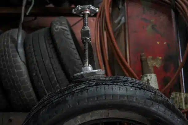 What are the uses of vulcanized rubber?​