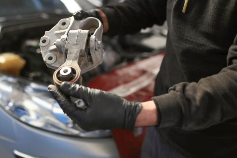 Symptoms of engine mounts failure